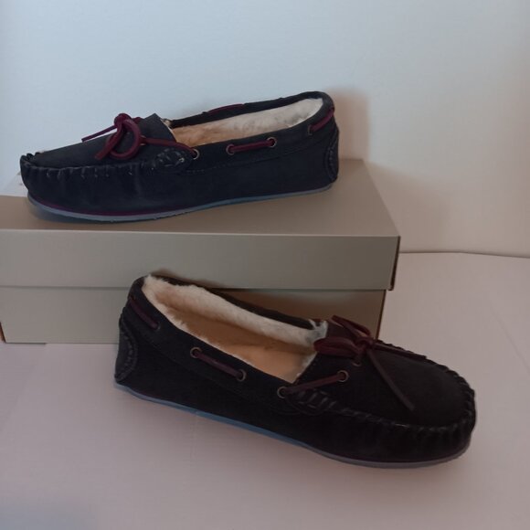 CLARK'S SUEDE WOMAN'S MOCCASIN SLIPPERS NIB size 8 - Picture 1 of 4